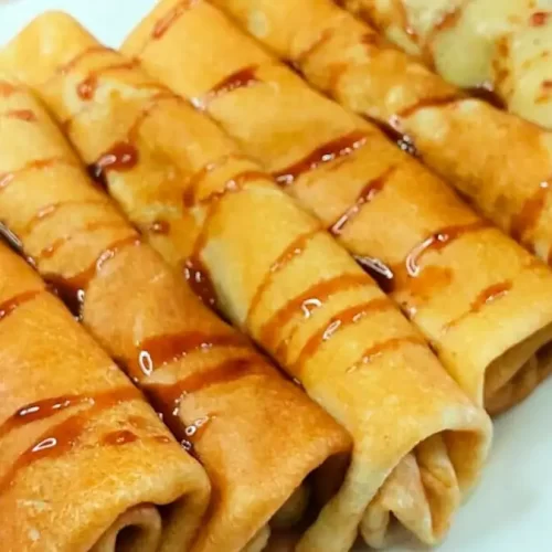 Crepes Dulces con Sirope: Un Desayuno o Postre Delicioso